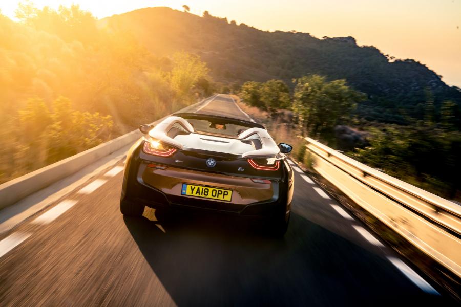  BMW i8 Roadster (I15) 2018 года  (UK) (фото 26 из 97)